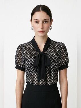 Mesh Tie-Neck Short Sleeve top
